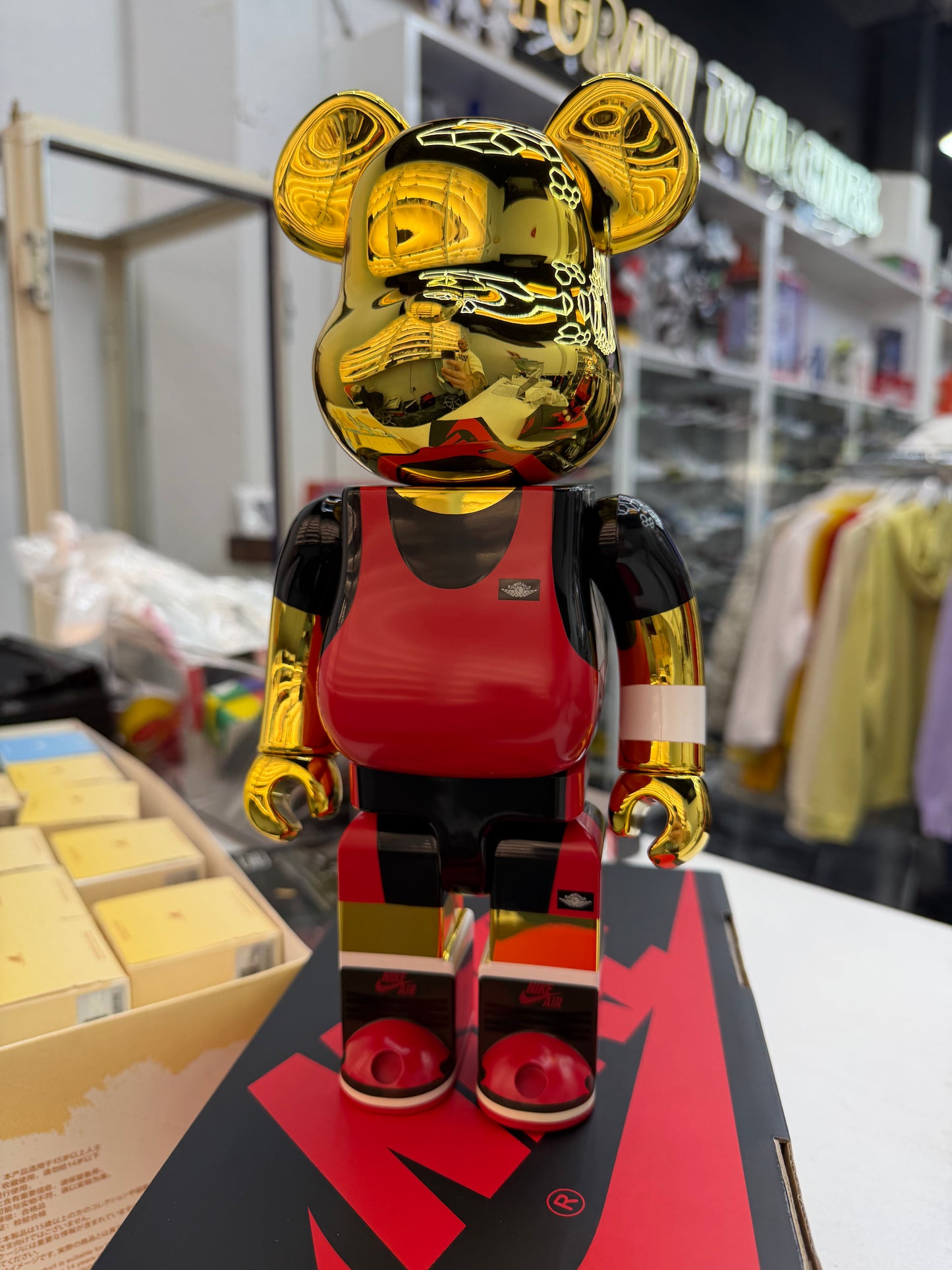 Bearbrick Nike Michael Jordan 1985 Air Jordan 400% gold