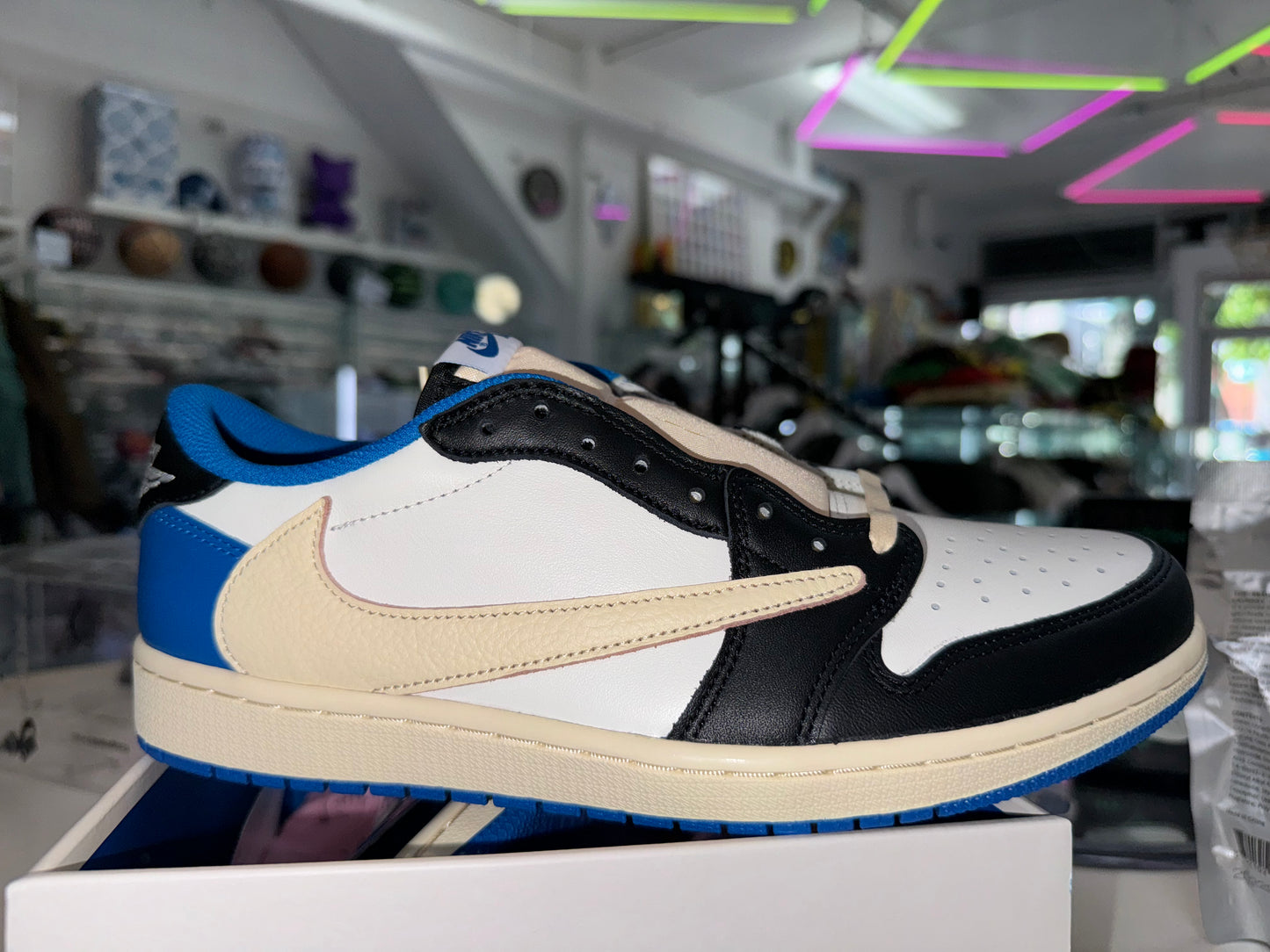 Jordan 1 Low Travis Scott Fragment