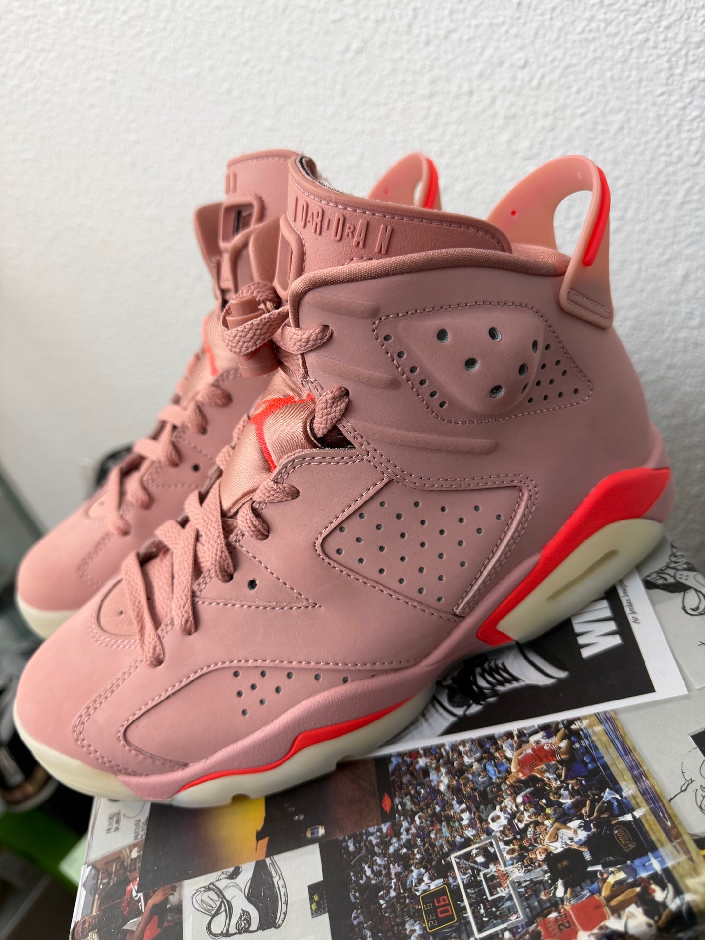 Jordan 6 Retro
Aleali May (Women's)