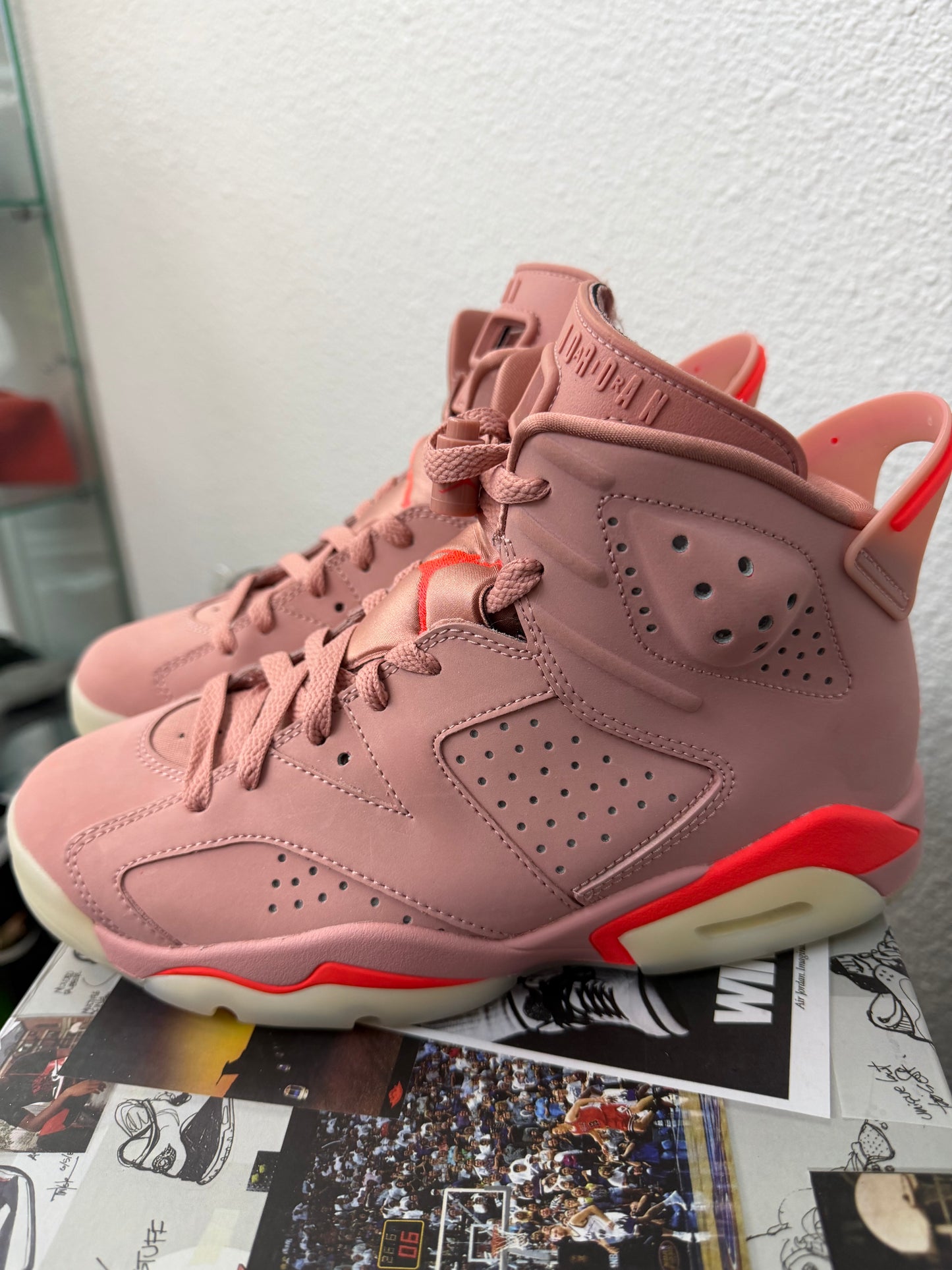 Jordan 6 Retro
Aleali May (Women's)