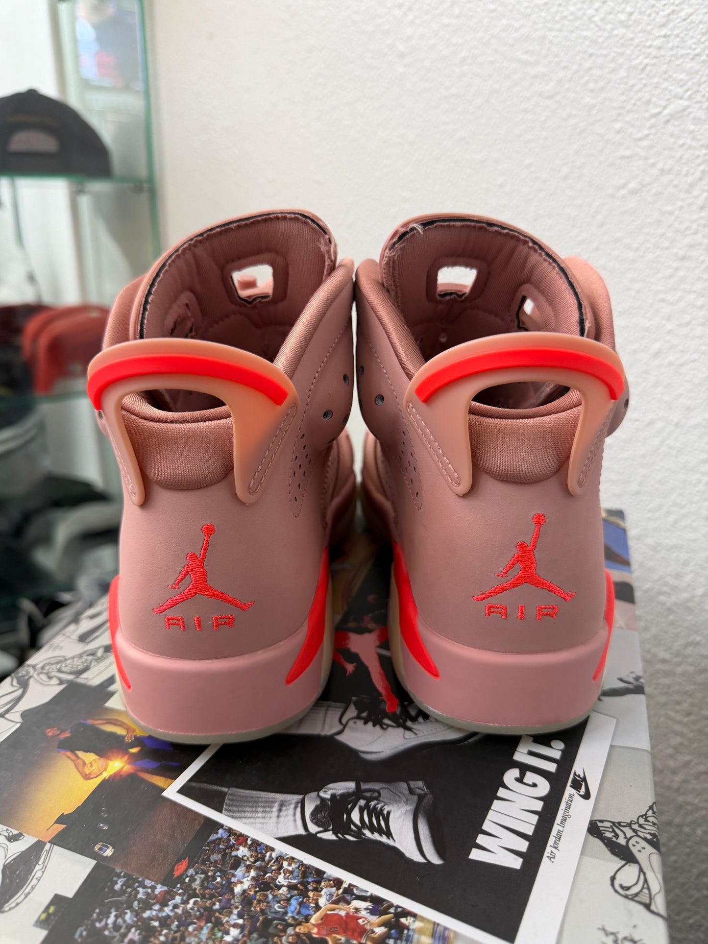 Jordan 6 Retro
Aleali May (Women's)