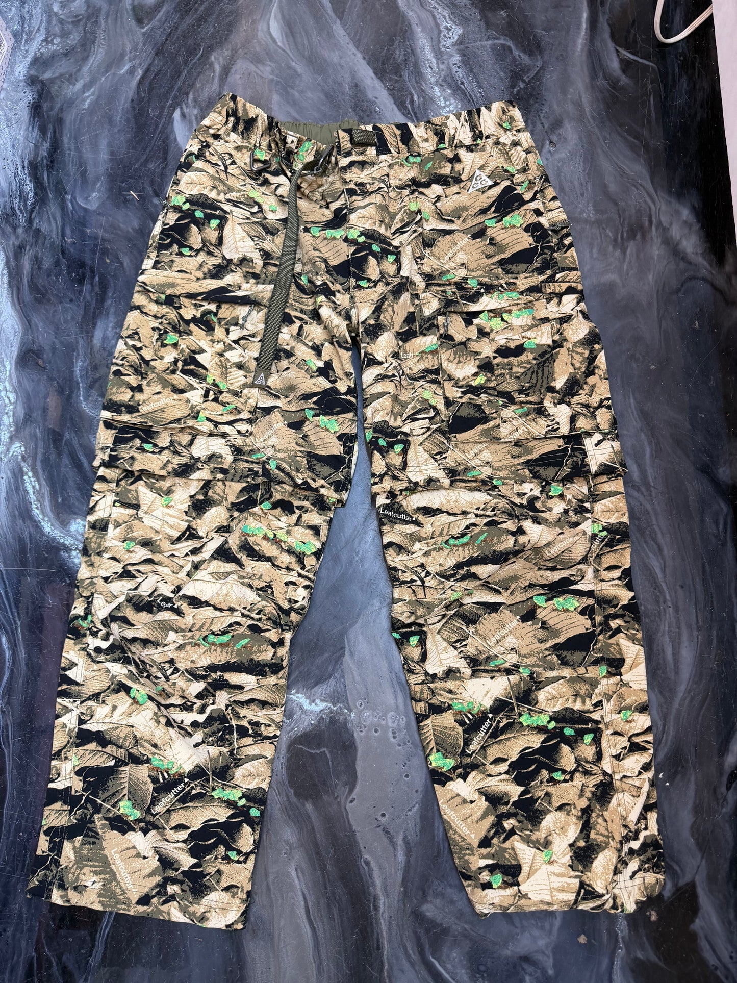 NIKE ACG Smith Summit Water Repellent UV Leafcutter Cargo Pants Camo