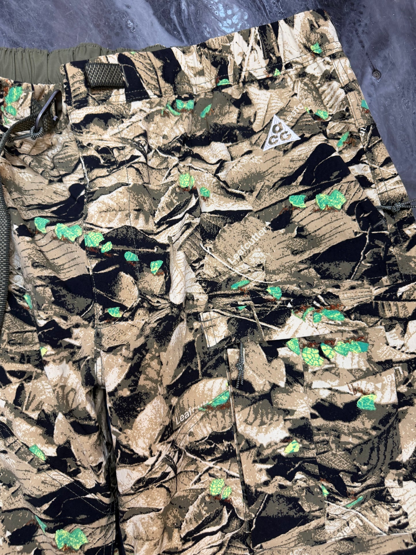 NIKE ACG Smith Summit Water Repellent UV Leafcutter Cargo Pants Camo