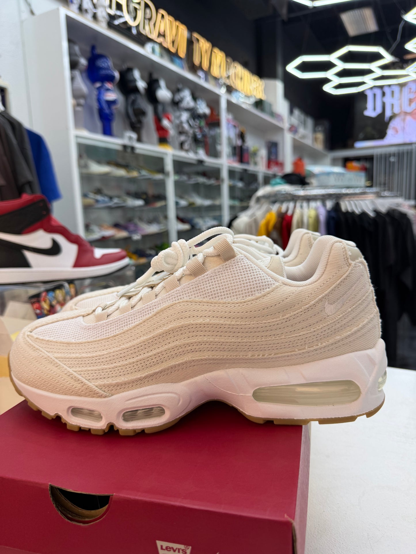 Nike Air Max 95 OG
Levis Light Orewood brown
