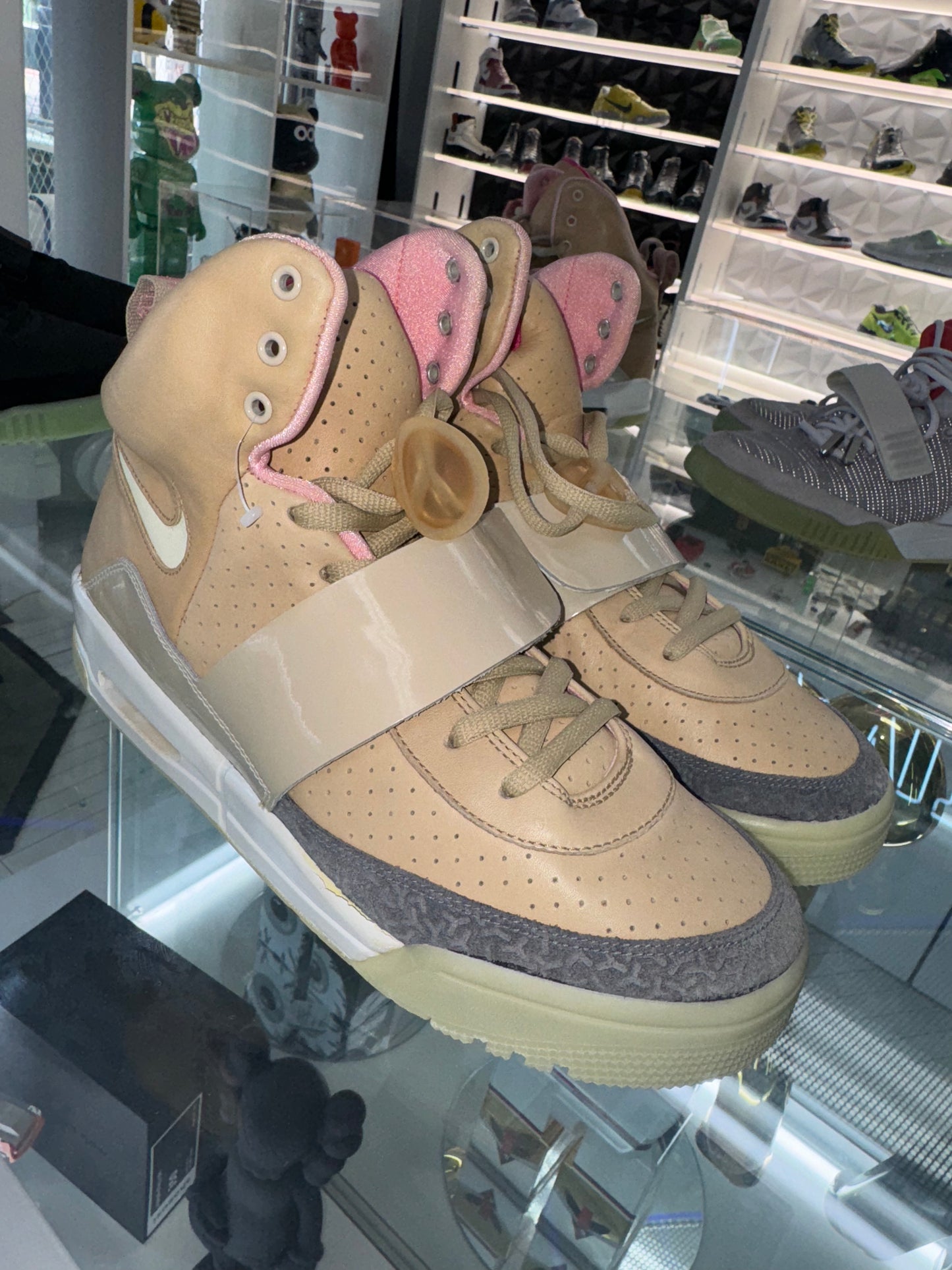 Nike Air Yeezy 1
Net Tan