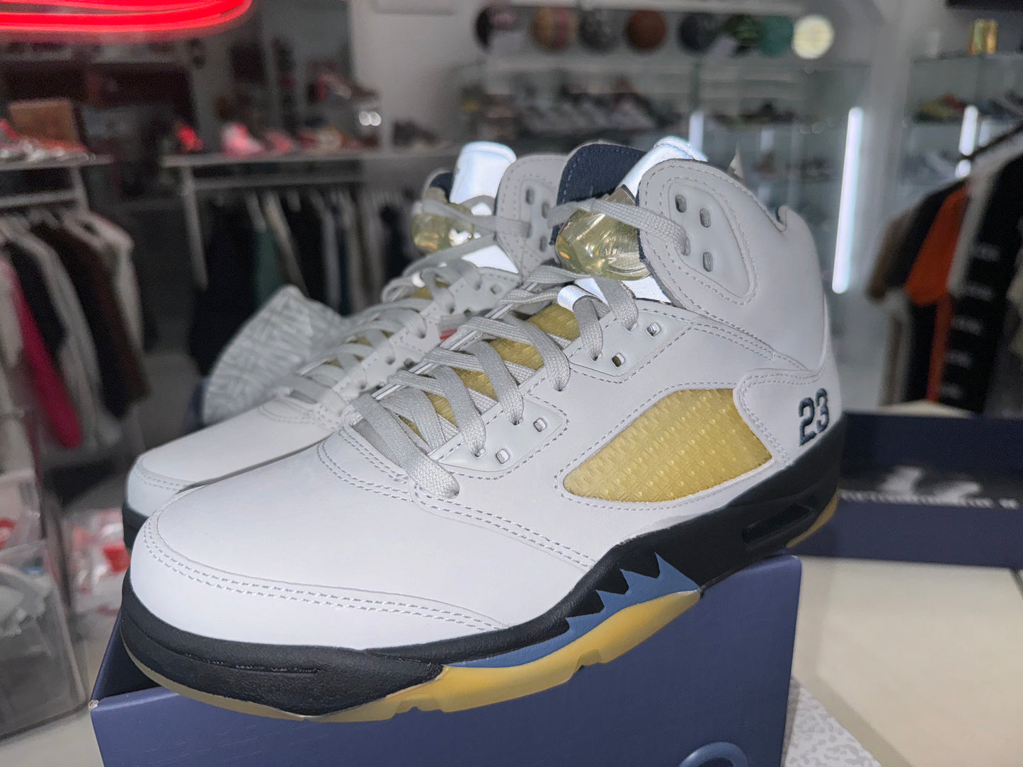 Jordan 5 Retro
A Ma Maniére Dawn (Women's)