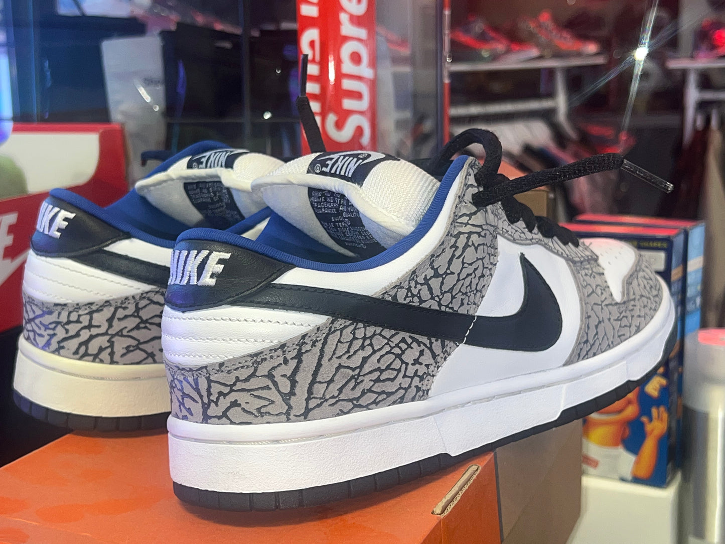 Supreme hot sale dunk 2002