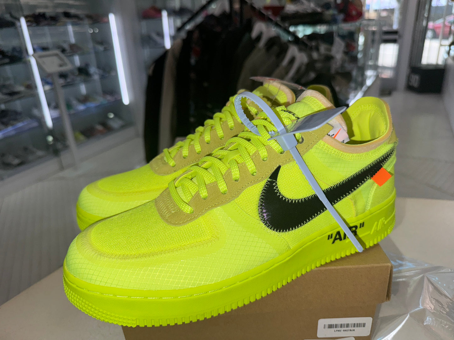 Nike Air Force 1 Low
Off-White Volt