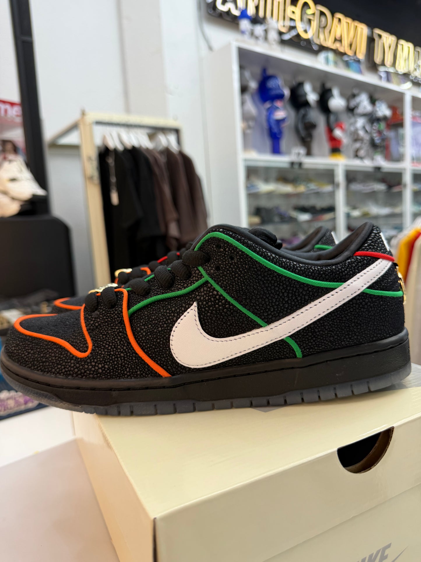 Nike SB Dunk Low Bronx Girls Skate