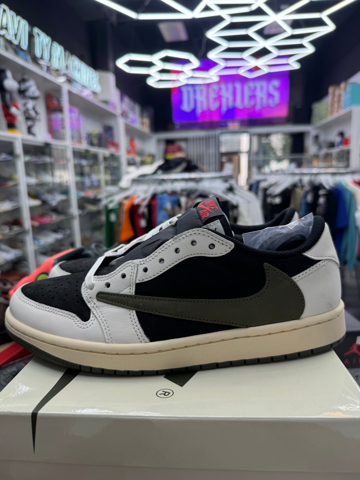 Jordan x Travis Scott 1 Low (w) Olive